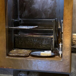 割烹 隆 - 胡麻豆腐をじっくり、ここで焼いてます。