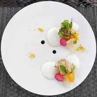 ルアン NIPPONIA HOTEL 奈良 ならまち - ホタテのグリエ 新玉ねぎとコリアンダーのコンデュモン 柑橘 ケフィアヨーグルトムース