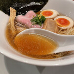 酒肴場 屯 - しっかりした煮干し感を芳醇な津軽醤油でまとめたスープは飲み飽きないですね。