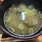 家庭料理居酒屋 よってって - 味噌汁も落ち着く味わい！