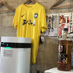 家庭料理居酒屋 よってって - おー、オリジナルTシャツ発見！売ってるのかなぁ？
                                
                                売ってたら少し検討したいです、NIKEですしね(^^)