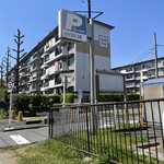 家庭料理居酒屋 よってって - TAJIMA2-6の団地の東側のコインパーキング。
      
      私の車で満車となりました。30分100円