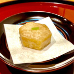 礒田 - 海老芋　カリッと揚げて中は滑らか上品な甘み　持ち帰りたい旨さですね♫