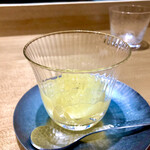 礒田 - 洋梨のコンポートには白ワインジュレを　爽やかさで目が覚めます。