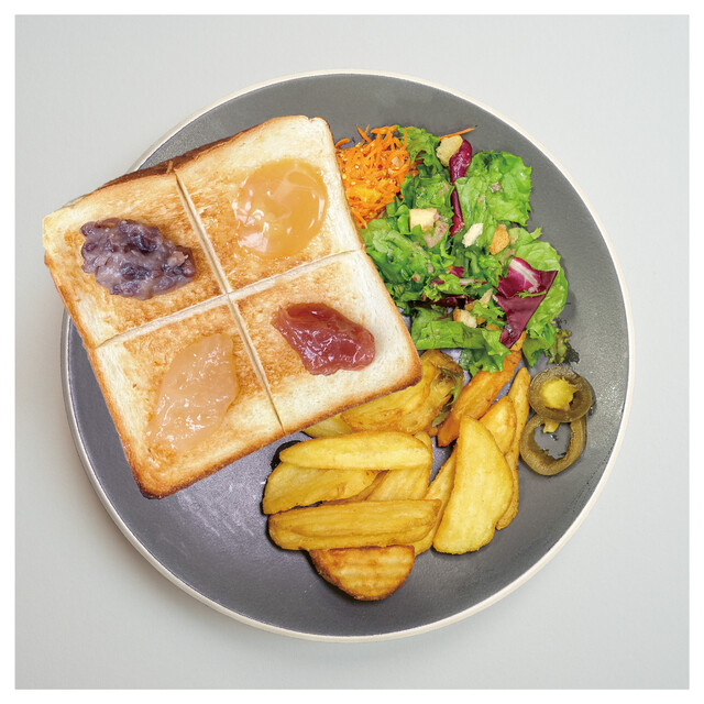 Toaster Bread Cafe&Champagne Bar （トースター ブレッド カフェアンドシャンパン バー） 馬車道/カフェ