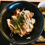 Sakai Nabeya Mattari - 令和5年4月 ランチタイム
                      まったり豚丼定食 700円
                      豚丼、長芋のスープ、漬けもの
