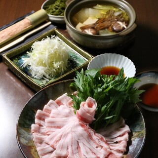 Enjoy `` shabu shabu'' with the outstanding flavor of brand-name pork. Course from 3410 yen