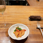 AKAI - 3品目：山口 周防大島産 赤貝／ペアリング②ドメーヌ ド ラストレ レ・ゾワゾー・ド・パサージュ 2021（ペティアン・ナチュレ／フランス）