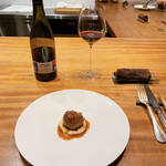 AKAI - 4品目：広島 安芸産 猪のソーセージ／ペアリング③ル・ヴァン・デ・ジュール　アン・ジュール・ウ・ロット 2021（赤ワイン／フランス）