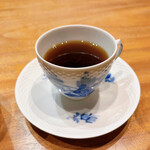 AKAI - 食後のコーヒーは赤井シェフ自らが目の前で淹れてくださいます