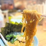 鶴一家 - 豚骨ラーメン、のり増し