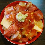 Sakana Sakaba Gobugobu - 令和5年4月 ランチタイム
      魚酒場の海鮮丼(みそ汁付) 1200円