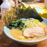 鶴一家 - 豚骨ラーメン、のり増し