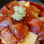 Sakana Sakaba Gobugobu - 令和5年4月 ランチタイム
                      魚酒場の海鮮丼(みそ汁付) 1200円