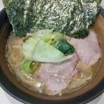 粋麺おっちゃんや - 豚骨醤油ラーメン