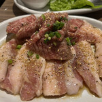 焼肉フランス人 - 豚トロ＆中落ちカルビ