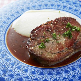 フレンチの技法を駆使して仕上げる自慢のお料理も◎