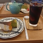 広洋舎 - ケーキのセット(バナナチーズケーキと抹茶チーズケーキをシェア出来るようカットしてくれました)