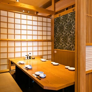 6名様までご利用可能な半個室テーブル席。ゆったりとお食事をお楽しみいただけます。