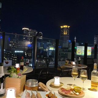 Terrace seating where you can enjoy the night breeze and night view♪