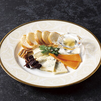 チーズの盛り合わせ 〜ドライフルーツを添えて〜