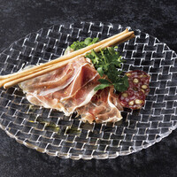 生ハムとサラミの盛り合わせ