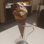 GODIVA - ソフトクリームミックスチョコレート（ワッフルコーン）