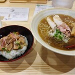 焼きあご塩らー麺 たかはし 姫路青山店 - 