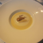 シェ・スガヤ - スイートコーンとマチルダのスープ