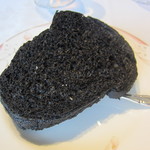 シェ・スガヤ - イカ墨パン