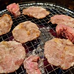 焼肉食べ放題 感激どんどん - 