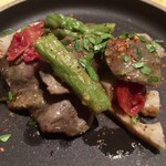 スペイン食堂 Estoy lleno - 鶏砂肝とアスパラ、レンコンのピリ辛マリネ