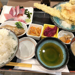 魚がし食堂　中央市場店 - お刺身と天ぷら定食(¥1250)