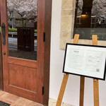 レグリエ - 窓に映る桜