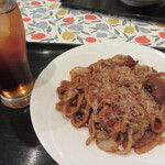 メローガーデン - 料理写真: 牛ホルモン焼うどん（ドリンク付き）600円