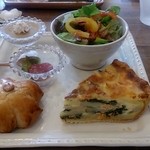 サン カフェ - 鮭とほうれん草とじゃがいものキッシュランチ（850円）