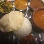サウスパーク - 浅草の南インド・ケララ料理店にて、魚の定食はインゲンやオクラなども摂れて嬉しい。