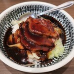 手作り餃子 西遊記 マーラータン - ・「満腹セット  担々麺＋角煮丼(¥1078)」の角煮丼アップ。