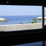 Lamp - カウンター越しの海。