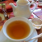 Hotel Buresuton Ko-to Za Raunji - 紅茶はポットで