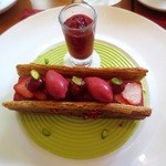 ホテルブレストンコート ザ・ラウンジ - 信州産サワーチェリーのミルフィーユ