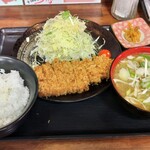 Tonkatsu Katsumi - ロースカツ定食　850円　大盛　100円　豚汁に変更　100円