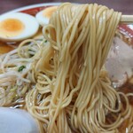 Tenjin Soba - きれいな色に染まったストレート麺