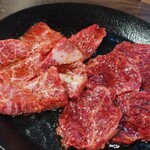 黒毛和牛焼肉 白か黒 - 