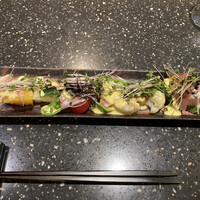 海鮮フランス料理 和楽 - オードブル:ホタテの網焼きと生ハムのサラダ