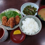 園田屋 - 牡蠣フライ、ピーマンとじゃこ、あさりのお味噌汁、ごはん(小)