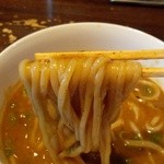 ラーメン 田中九商店 - 中太平打ち麺～！もっちもちでコシがあってダシに良く絡んで旨～い♪(^o^)丿