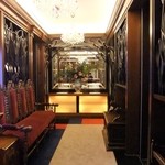 巴里 夕顔 - エレベーターを降りるとゴージャスな入口