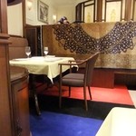 巴里 夕顔 - 店内も落ち着いた感じです。