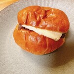 ブレッドハウスマイケル - もっちりバターあんパン　200円